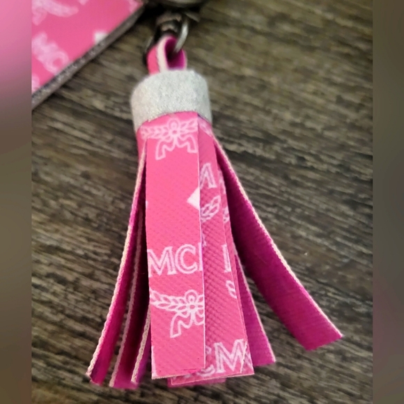 Designer Inspired Key Fob Wristlet 🎉2/$30🎉 - Picture 5 of 6